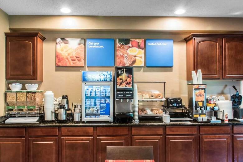 Hotel Quality Inn  And  Suites Conference Center