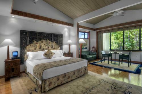Dinah's Garden Hotel & Trader Vic's