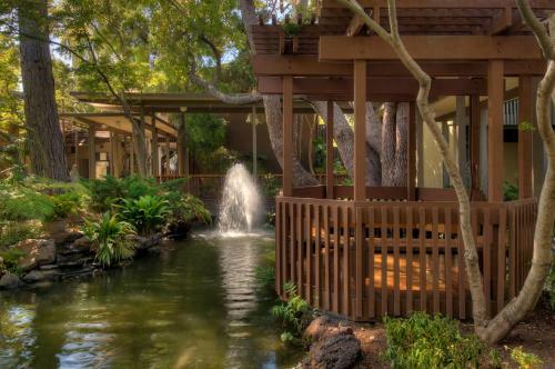 Dinah's Garden Hotel & Trader Vic's