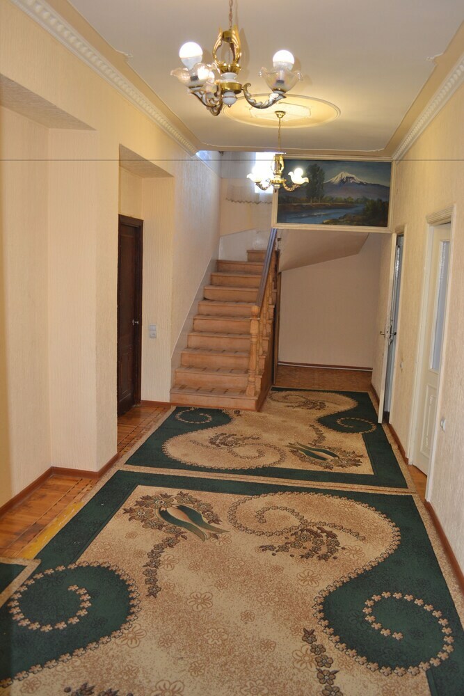 Hostal Serik & Geora Guesthouse