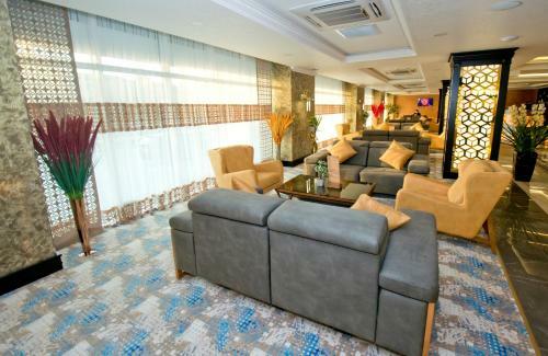 Rich Hotel