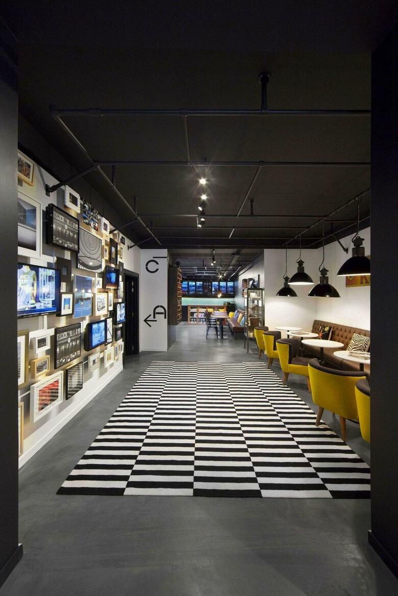 Zoom Hotel