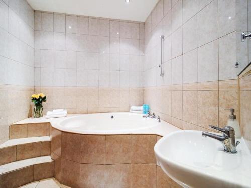 10 Apartment On Ploshad Pobedi