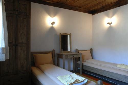 Hostal Bazoteva House