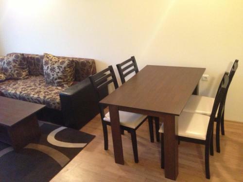 Dilov Apartments In Yalta Golden Sands