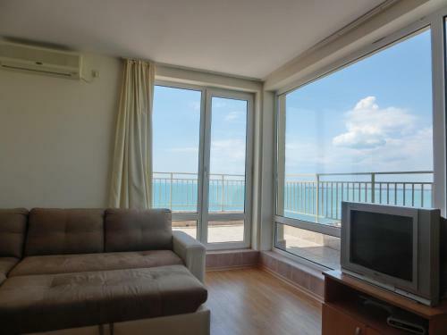 Penthouse Apartment Crown Fort Club
