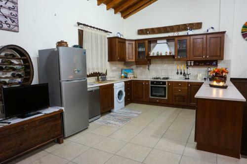 Kreouzos Stone House