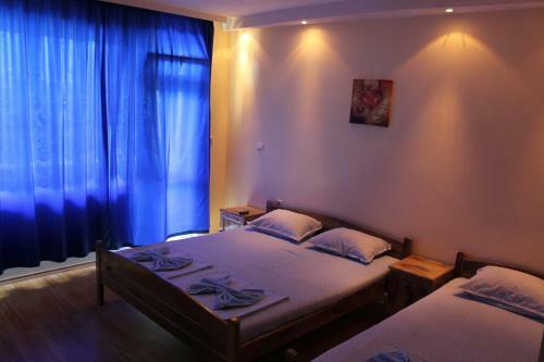 Hostal Edelvais Guest House