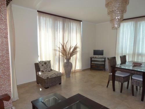 Aparthotel Chateau Del Marina Apart Complex