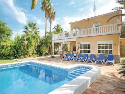 Four-bedroom Holiday Home Coin With A Fireplace 07