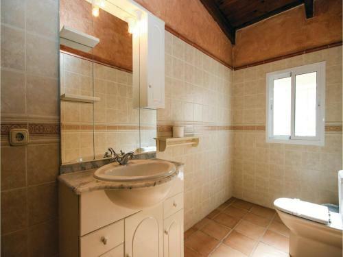 Four-bedroom Holiday Home Coin With A Fireplace 07