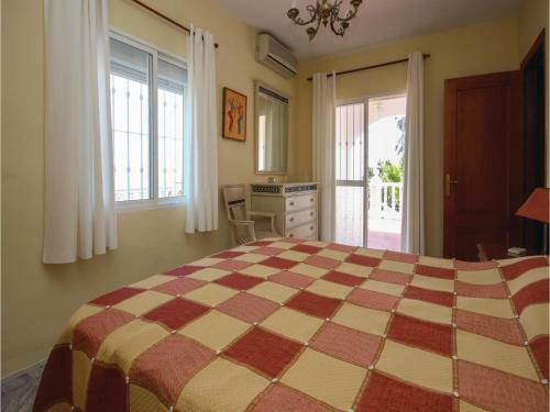 Four-bedroom Holiday Home Coin With A Fireplace 07