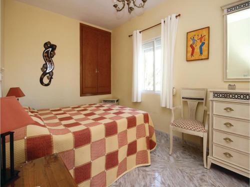 Four-bedroom Holiday Home Coin With A Fireplace 07