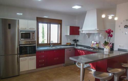 Six-bedroom Holiday Home In Sayalonga