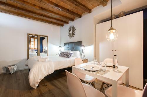 Apartamento En Ferran By The Streets