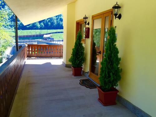 Shatush Hotel