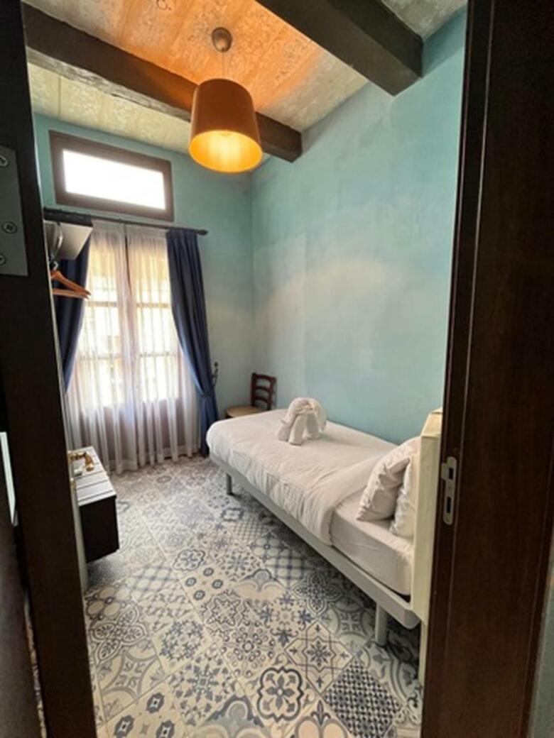 Hostal My Travel House