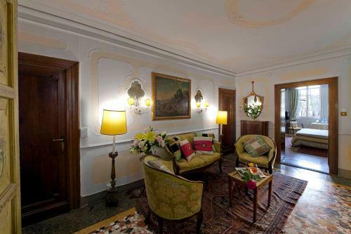Hostal Palazzetto Pisani Grand Canal
