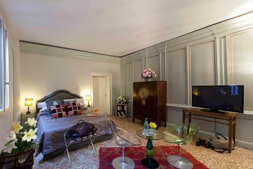 Hostal Palazzetto Pisani Grand Canal