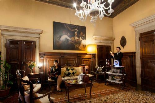 Hostal Palazzetto Pisani Grand Canal