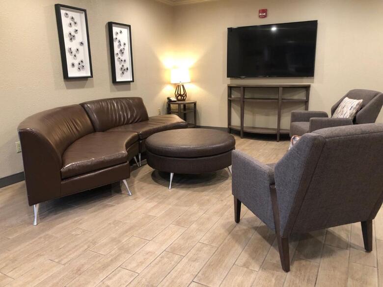 Hotel *candlewood Suites*