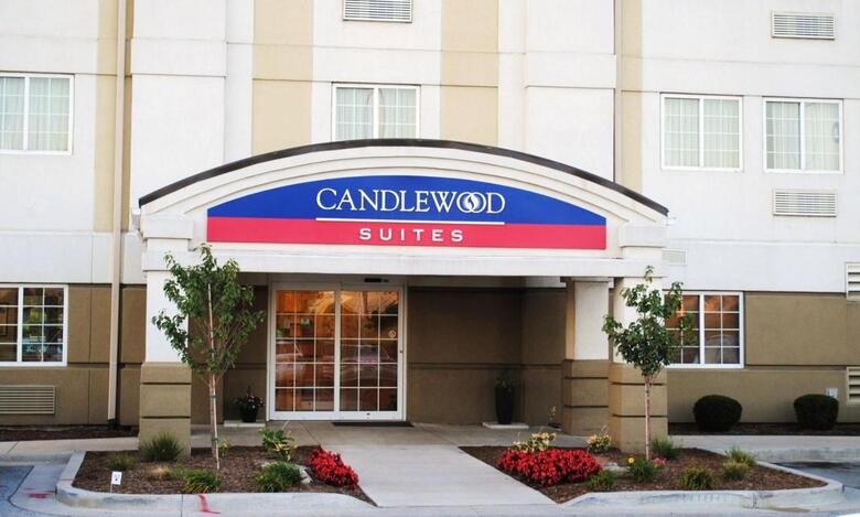 Hotel *candlewood Suites*