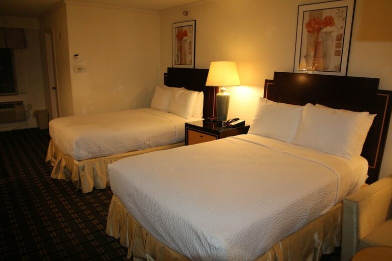 Bedford Plaza Hotel