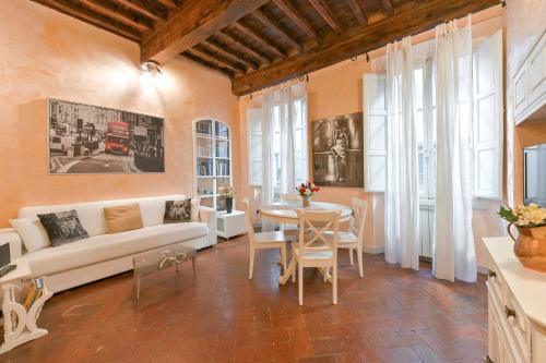 Santa Maria Novella Halldis Apartments