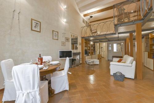 Santa Maria Novella Halldis Apartments