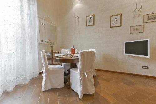 Santa Maria Novella Halldis Apartments