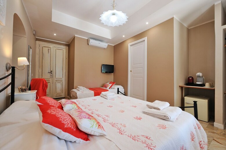 Hostal Onda Marina Rooms