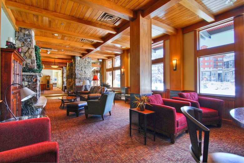 Hotel Zephyr Mountain Lodge