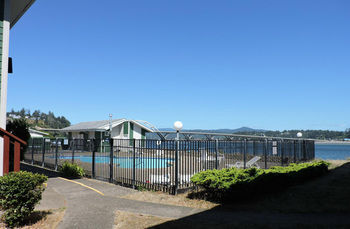 Waldport Beach Hotel