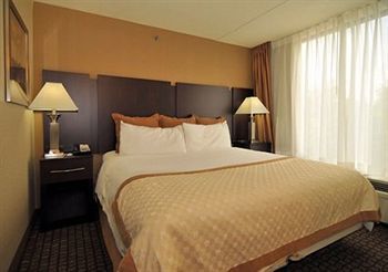 Hotel *hawthorn Suites*