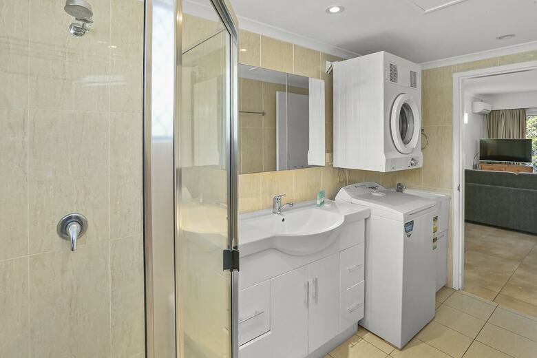 Hotel Agincourt Beachfront Apartments