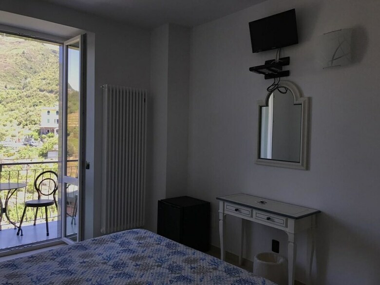 Hostal Sandra Villa Rooms