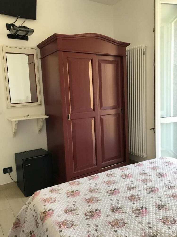 Hostal Sandra Villa Rooms