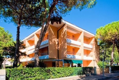 Two-bedroom Apartment Bibione Near River 11