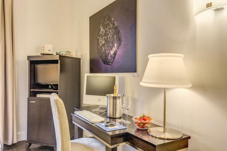Hostal Residenza A The Boutique Art Hotel
