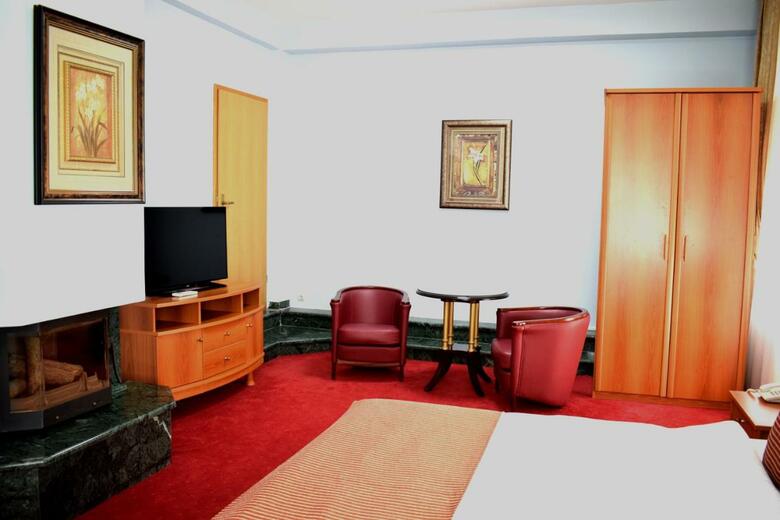 Aristocrat Palace Hotel