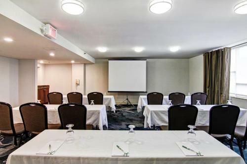 Hotel Holiday Inn Oakville Centre