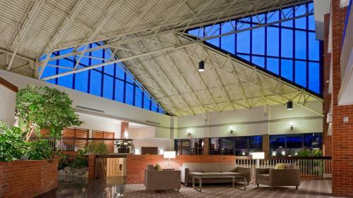 Hotel Holiday Inn Oakville Centre