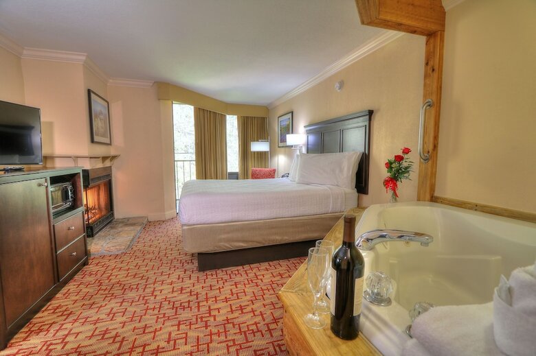 Edgewater Hotel