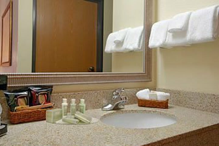 Hotel Baymont Inn And Suites Indianapolis