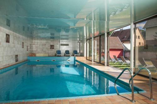 Hotel Logis Hostellerie Motel Au Bois Le Sire