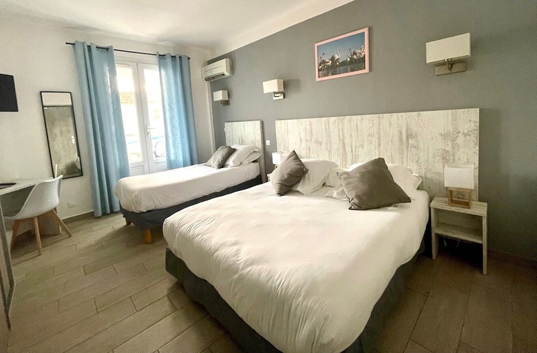Hotel Les Palmiers En Camargue