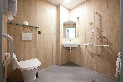 Brit Hotel Essentiel Arverne - Clermont-ferrand Sud