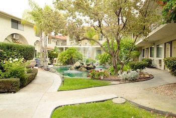 Hotel California Suites