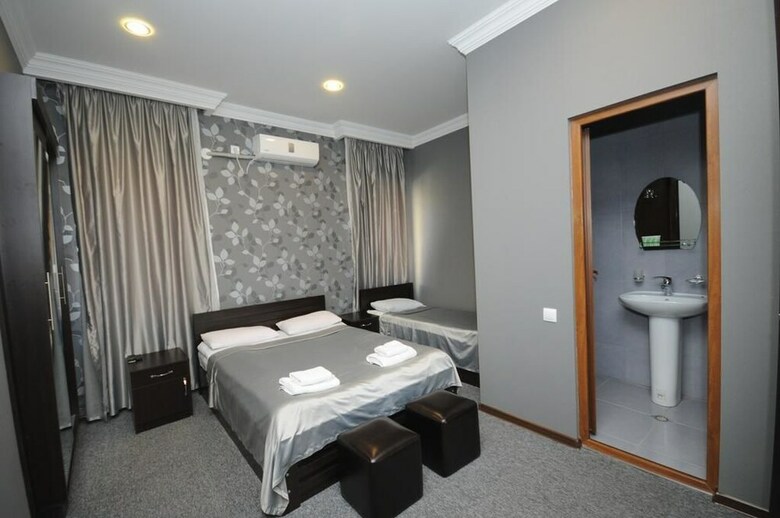 Hotel 7 Rooms