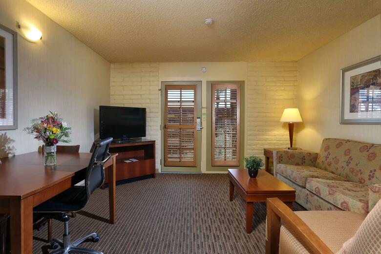 Hotel Doubletree Suites By Hilton Tucson Airport